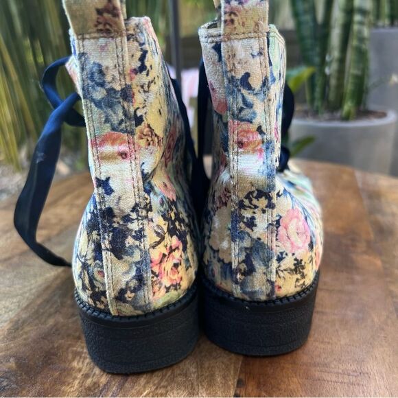 Dirty Laundry Floral Lace-Up velvety Ankle Boots 🌺 comfy 🌺 size 7.5 - Picture 3 of 9